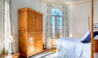 2 Harbor View Dr, Newport, RI 02840