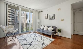 880 N POLLARD St N 923, Arlington, VA 22203