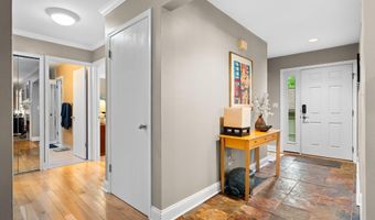 2202 Pine Grove Ct, Ann Arbor, MI 48103