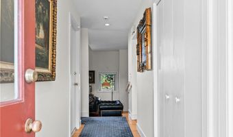 15 Hammersmith Rd #14, Newport, RI 02840