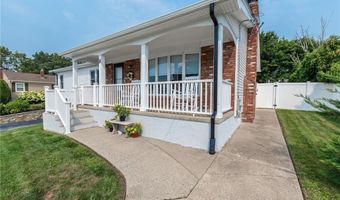 14 Wenscott Ln, North Providence, RI 02904