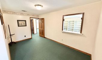 105 N Hickory St, Aberdeen, MS 39730