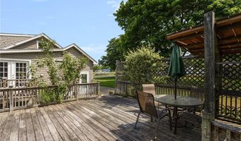 37 Reservoir Rd, Middletown, RI 02842
