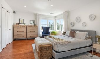 7 Maloney Ln, Middletown, RI 02842