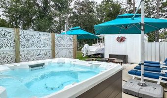 242 15th St, Apalachicola, FL 32320