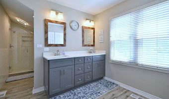 1350 W Barnwall Dr, Addison, IL 60101