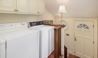 4 Hunter Ave, Newport, RI 02840