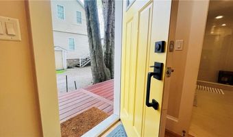 35 Memorial Blvd 1, Newport, RI 02840