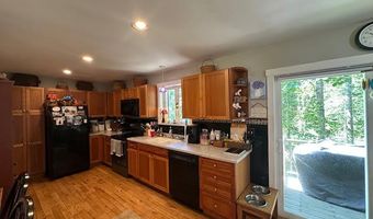 21 Dream Ln, Belfast, ME 04915
