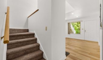 73 Encampment Dr, Bedminster, NJ 07921