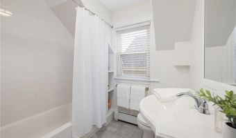 19 County St, Newport, RI 02840