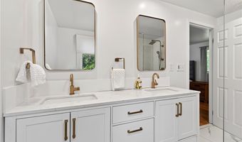 60 Fennec Ln, Amherst, NY 14051