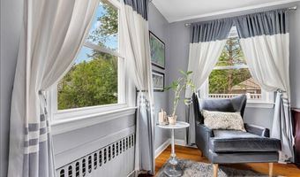 28 Loudon Pkwy, Albany, NY 12211