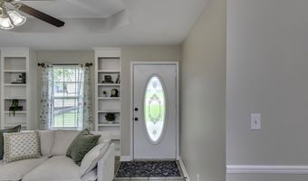 1022 Red Oak Dr, Brandon, MS 39042