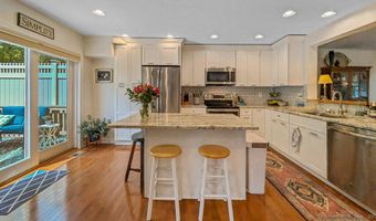 12 Boulevard Dr 35-186, Danbury, CT 06810