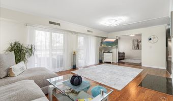 1405 E Central Rd 222C, Arlington Heights, IL 60005