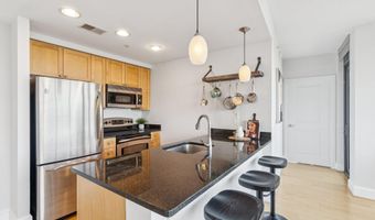 2001 15TH St N 506, Arlington, VA 22201