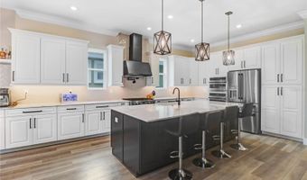 6104 LAGOMAR Ln, Apollo Beach, FL 33572