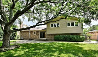 2360 N Drury Ln, Arlington Heights, IL 60004