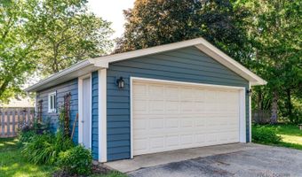 489 1st St, Antioch, IL 60002
