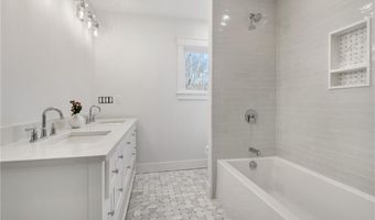 1 Knowlton Ct, Bristol, RI 02809