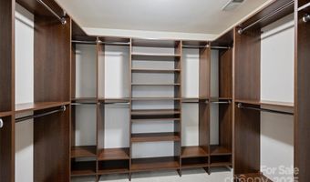 2100 Sablewood Dr, Charlotte, NC 28205