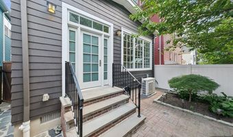 617 Avenue E, Bayonne, NJ 07002