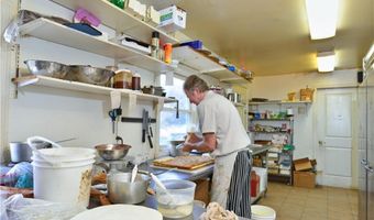 72 E Main Rd, Middletown, RI 02842