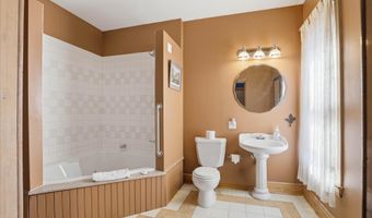 144 W MAIN St, Adamstown, PA 19501