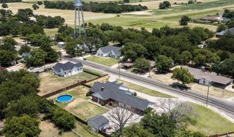 405 N Wickham St, Alvord, TX 76225