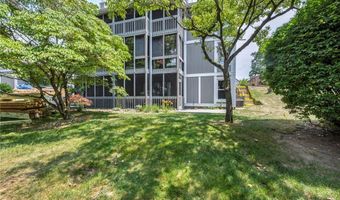 255 PORTAGE LAKES Dr, Akron, OH 44319