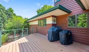 5870 Persimmon Dr, Fitchburg, WI 53711