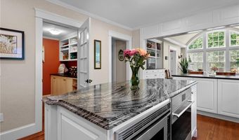 51 Ayrault St, Newport, RI 02840