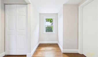 28 Eden Crest Dr, Cranston, RI 02920