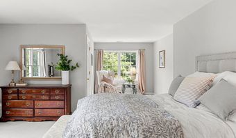 53 Essex Rd, Bedford, NH 03110