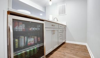 8217 CINDY Ln, Bethesda, MD 20817