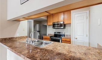 24 LAKE BREEZE Dr 24, New Orleans, LA 70129