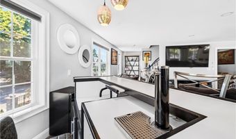 318 Farmington Ave, Cranston, RI 02920