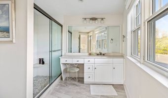 55 Seabreeze Ln, Amagansett, NY 11930