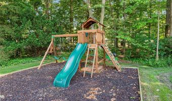 300 Chatham Dr, Aurora, OH 44202