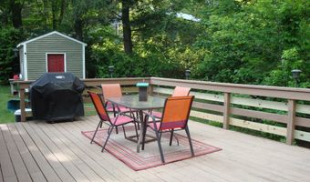 49 Hampshire Cir, Brattleboro, VT 05301