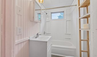 748 Riverside Dr, Augusta, ME 04330