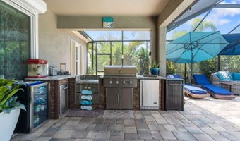 7702 PARADISO Dr, Apollo Beach, FL 33572