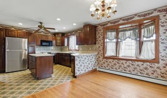 221 Franklin St, Alburtis, PA 18011