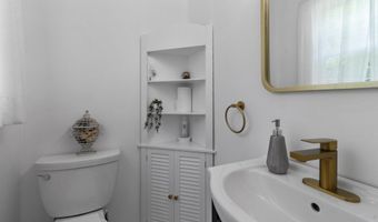 11 W Lake Shore Dr, Danbury, CT 06811