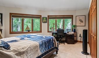 108 Pleasant Valley Rd, Amesbury, MA 01913