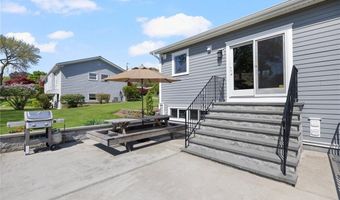 26 Leawood Dr, Cranston, RI 02920