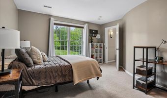 22 Elizabeth Way, Bedford, NH 03110