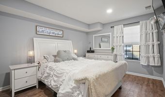 283 Gloucester Ct, Aberdeen, NJ 07747