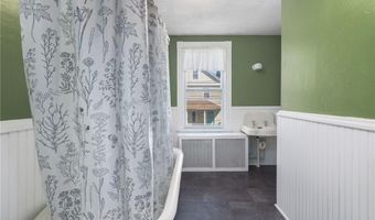 9 Cummings Rd, Newport, RI 02840